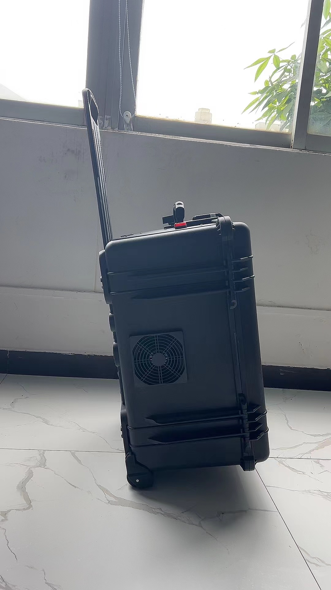 师宗手拉箱型移动通信干扰器